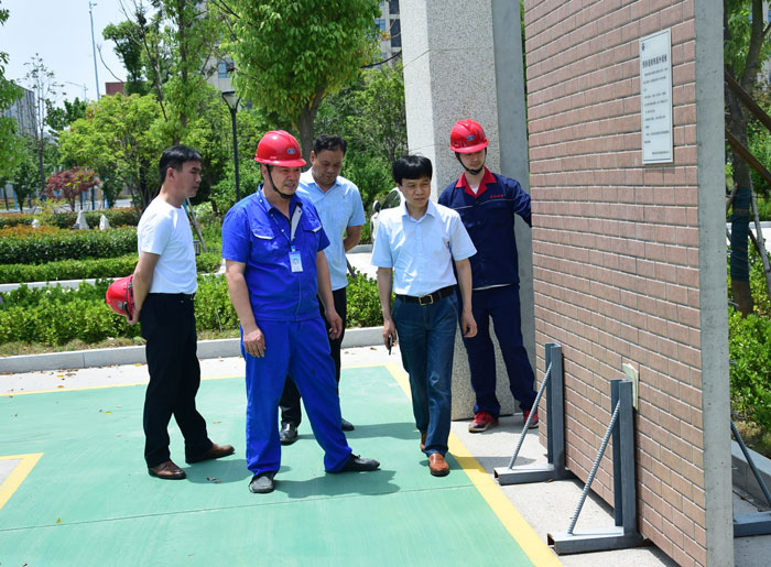 5月22日，市房管局黨組成員、副局長史兆軍到晶宮綠建集團調(diào)研.jpg